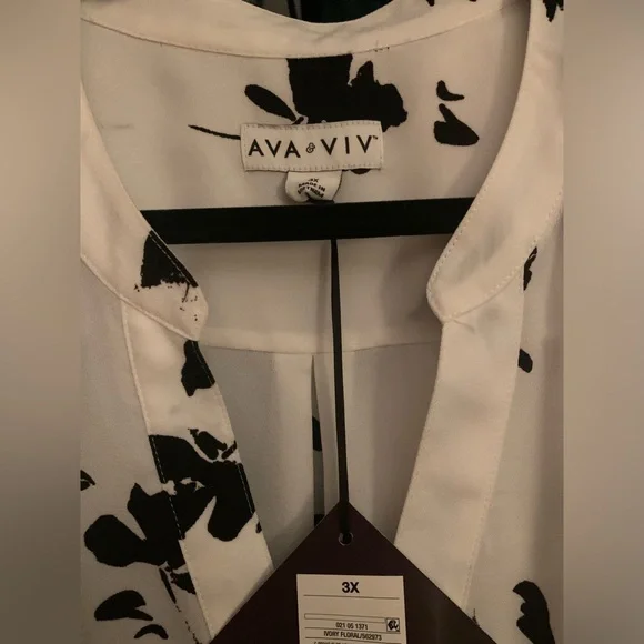 Ava and Viv Long Sleeve Floral Blouse - Picture 2 of 5